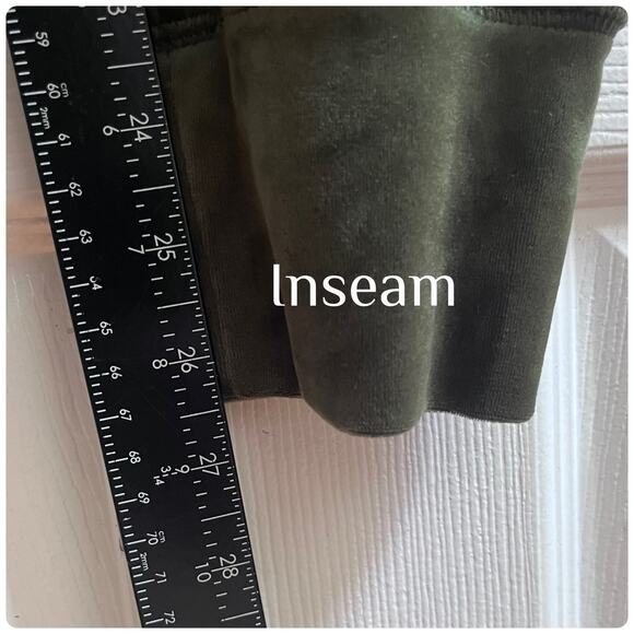 Offline by Aerie Green Velvet Pocket Joggers Size Medium Cozy Comfort - Picture 8 of 12